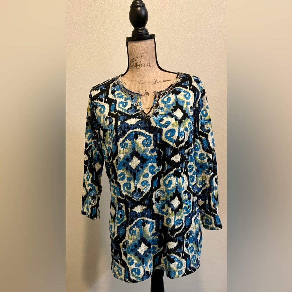 Izod.    Size XL.  Multicolored top